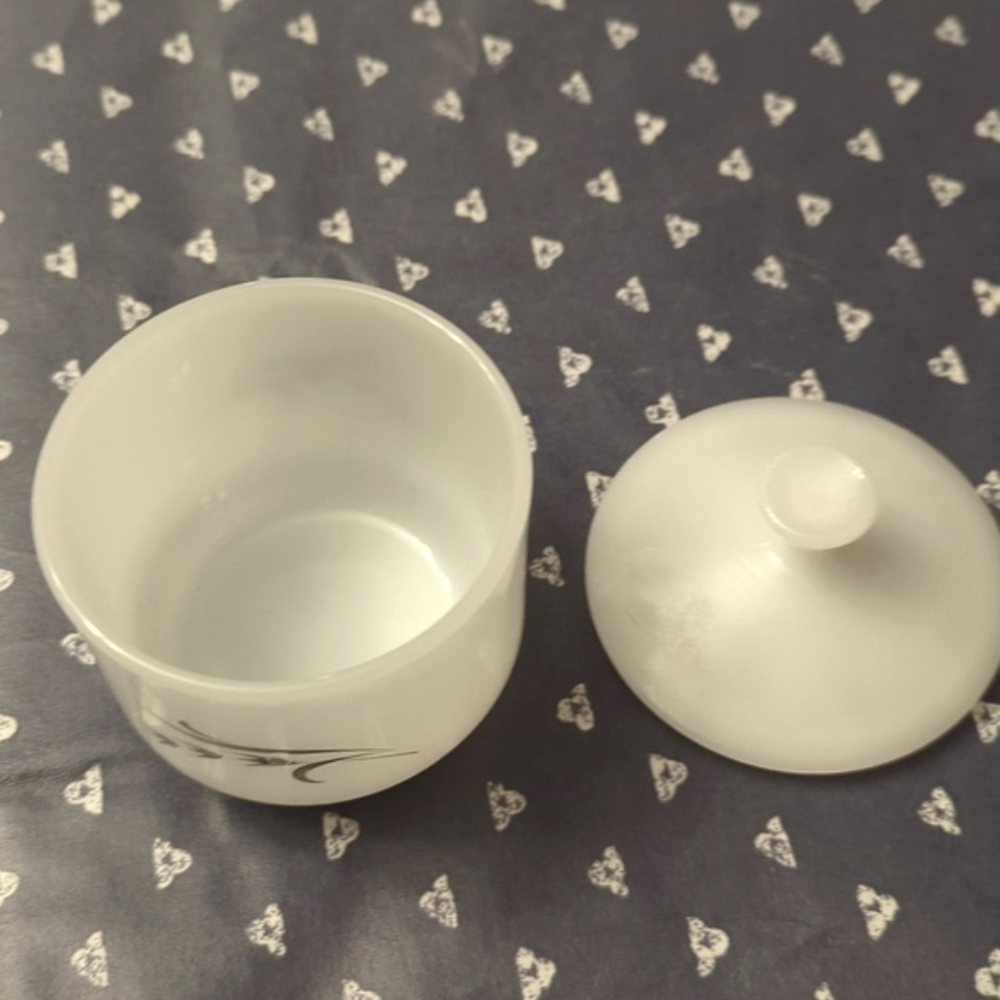 Anchor Hocking Lidded Container - Picture 3 of 4